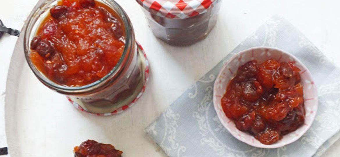 Apple and tomato chutney